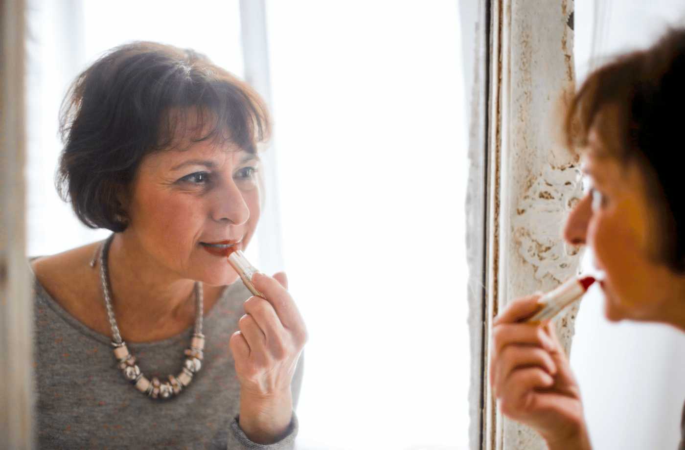 Ageless Beauty: The Type of Lipstick Older Women Should Wear